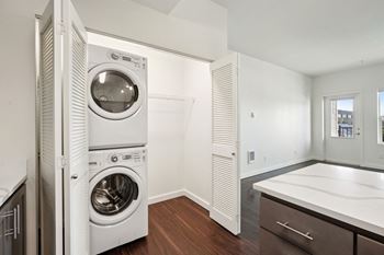 <B>in-home washer & dryer:</b> laundry made easy with in-unit appliances.